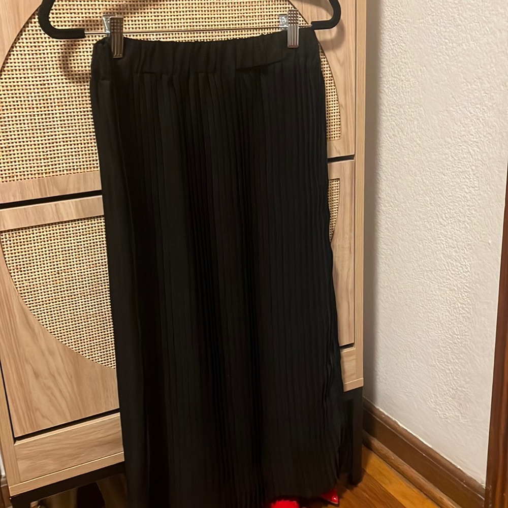 Sincerely Jules Black Pleated Midi Skirt